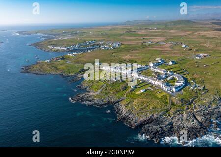 Luftaufnahme der Dörfer Port Wemyss (in der Nähe) und Portnahaven auf Rhinns of Islay auf Islay , Inner Hebrides, Schottland Großbritannien Stockfoto