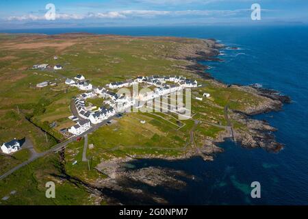 Luftaufnahme des Dorfes Port Wemyss auf Rhinns of Islay auf Islay, Inner Hebrides, Schottland Großbritannien Stockfoto