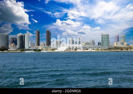 Blick über die Bucht der Innenstadt von San Diego von Coronado Island in Südkalifornien Stockfoto