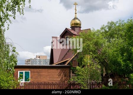 Holztempel des heiligen Sergius von Radonesch in der Stadt Selenograd in Moskau, Russland Stockfoto