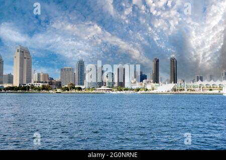 Blick über die Bucht der Innenstadt von San Diego von Coronado Island in Südkalifornien Stockfoto