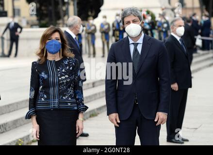 Rom, Italien. Juni 2021. Rom 02/06/2021 Feierlichkeiten zum Tag der Republik im Altare della Patria auf dem Foto: Die Präsidentin des Senats Maria Elisabetta Alberti Casellati und der Präsident der Kammer Roberto Fico Credit: Independent Photo Agency/Alamy Live News Stockfoto