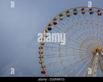 Große Riesenrad-Details. Retro-Look Riesenrad im Vergnügungspark Stockfoto