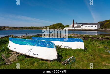 Außenansicht der Lagavulin Scotch Whisky Destillerie in Kildalton auf Islay , Inner Hebrides , Schottland, Großbritannien Stockfoto