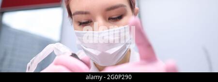 Porträt der Frau Kosmetikerin in schützende medizinische Maske Stockfoto