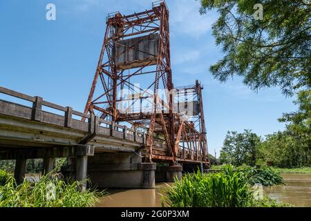 Die West Pearl River Bridge wurde 1933 erbaut und führt den US Highway 90, den Old Spanish Trail, der New Orleans mit der Mississippi Golfküste verbindet. Stockfoto