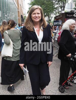 New York, New York, USA. Juni 2021. Kathryn Garcia bei einer vordebattierten Kundgebung des demokratischen Bürgermeisters von New York City entlang der Columbus Avenue vor seiner ersten Debatte über ABC TV Credit: Debra L. Rothenberg/ZUMA Wire/Alamy Live News Stockfoto