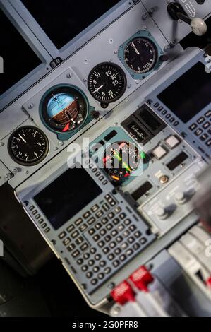 Druckhebel des Motors. Modernes Düsenflugzeug, Cockpit Stockfoto