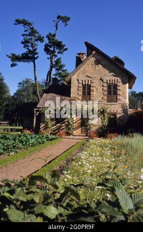 FRANKREICH, YVELINES (78) VERSAILLES, PARK UND CHATEAU DE VERSAILLES, DEM STADTTEIL HAMEAU DE LA REINE Stockfoto