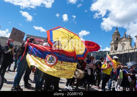 Die indigene Gemeinschaft 'Misak' beteiligte sich heute am Tag der Mobilisierungen im Rahmen des nationalen Streiks, der bereits 35 Tage abgeschlossen hat. (Foto von Santiago Villegas/Pacific Press) Quelle: Pacific Press Media Production Corp./Alamy Live News Stockfoto