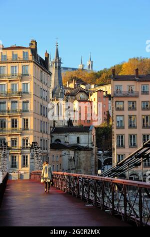 FRANKREICH, RHONE (69) LYON, STADTTEIL VIEUX LYON, DIE FUSSGÄNGERBRÜCKE SAINT-VINCENT Stockfoto