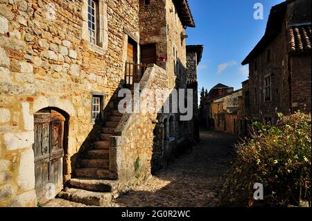 FRANKREICH, AIN (01) LAND DOMBES, DORF PEROGES Stockfoto