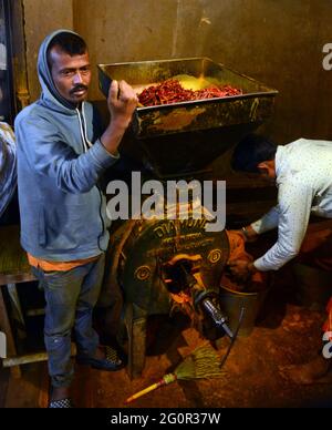 Rote Chilischoten auf dem Gewürzmarkt am Karwan Bazar in Dhaka, Bangladesch. Stockfoto