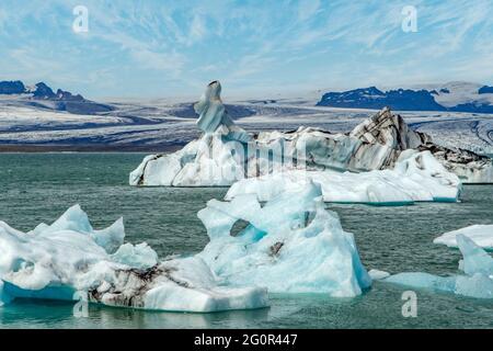 Eisberge im Gletschersee am Gletschersee Jökulsárlón, Vatnajökull NP, Island Stockfoto