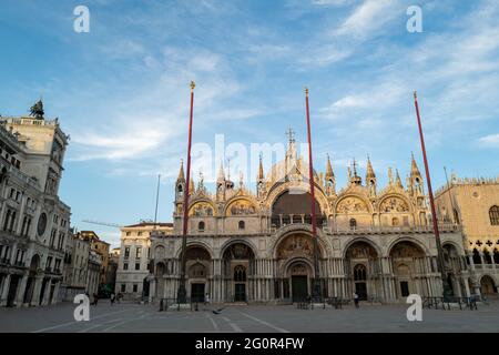 Venedig während der Covid19-Sperre, Italien, Europa, die Patriarchalkathedrale Basilika San Marco, Piazza San Marco, oft auf Englisch als St. Mark bekannt Stockfoto