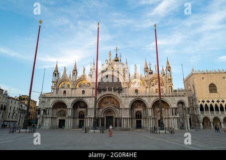 Venedig während der Covid19-Sperre, Italien, Europa, die Patriarchalkathedrale Basilika San Marco, Piazza San Marco, oft auf Englisch als St. Mark bekannt Stockfoto