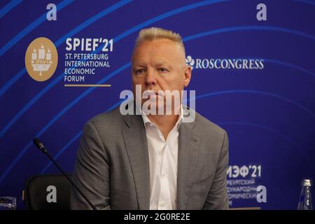 Sankt Petersburg, Russland. Juni 2021. Sprecher Dmitry Mazepin, Generaldirektor, URALCHEM beim St. Petersburger Internationalen Wirtschaftsforum, dem Business-Programm zum Thema „die Rolle des Sports bei der Gestaltung der Jugendpolitik der Zukunft“. Kredit: SOPA Images Limited/Alamy Live Nachrichten Stockfoto