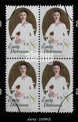Die in den Vereinigten Staaten von Amerika gedruckte Briefmarke zeigt Emily Elizabeth Dickinson, amerikanische Dichterin, um 1971 Stockfoto