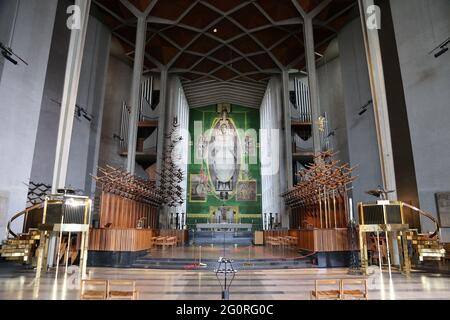 „Christ in Glory in the Tetramorph“ (Graham Sutherland, 1962, Wandteppich), Lady Chapel, Coventry Cathedral, Coventry, West Midlands, England, Großbritannien, Europa Stockfoto