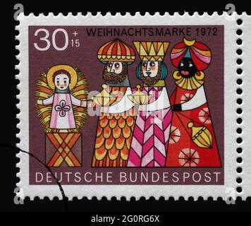 Eine in Deutschland gedruckte Briefmarke zeigt die drei Weisen und das Kind, Weihnachten, um 1972 Stockfoto