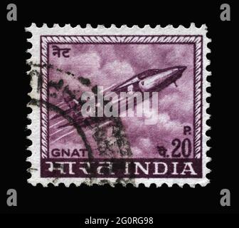 Die in Indien gedruckte Briefmarke zeigt den in Indien von Hindustan Aircraft Industries hergestellten Gnat-Düsenjäger um 1967 Stockfoto