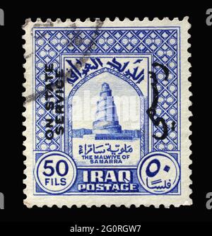 Die im Irak gedruckte Marke zeigt Spiral Minarett der Großen Moschee in Samarra, erbaut um 852, Serie, um 1941 Stockfoto