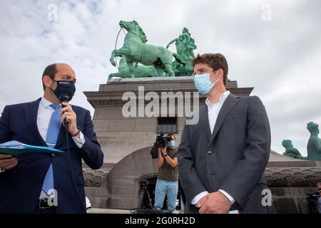 Mathieu Michel, Staatssekretär für Digitale Agenda und Datenschutz, und Thomas Dermine, Staatssekretär für Wissenschaftspolitik, bei einem Besuch der Stockfoto