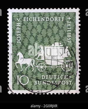 Briefmarke gedruckt in Deutschland, zeigt Coach, 100. Todestag von Joseph V. Eichendorff, Dichter, um 1957 Stockfoto