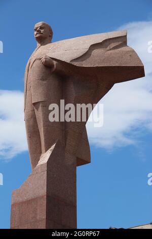 Wladimir-Lenin-Denkmal vor dem Parlamentsgebäude in Tiraspol, Moldawien, Transnistrien Stockfoto