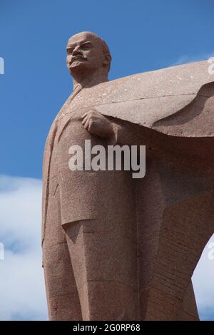 Wladimir-Lenin-Denkmal vor dem Parlamentsgebäude in Tiraspol, Moldawien, Transnistrien Stockfoto