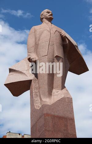 Wladimir-Lenin-Denkmal vor dem Parlamentsgebäude in Tiraspol, Moldawien, Transnistrien Stockfoto