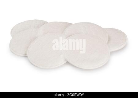 Studioaufnahme von Baumwoll-Make-up-Abtrennpads, die vor weißem Hintergrund ausgeschnitten wurden - John Gollop Stockfoto