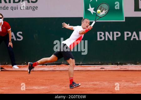 Paris, Frankreich. Juni 2021. Tennis: Grand Slam/ATP Tour - French Open, Herren-Singles, 2. Runde, Kohlschreiber (Deutschland) - Karazew (Russland). Philipp Kohlschreiber ist im Einsatz. Quelle: Frank Molter/dpa/Alamy Live News Stockfoto