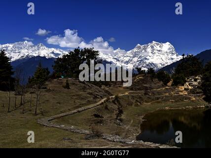 Deoria Tal oder Devariya Tal ist ein unberührter See Stockfoto