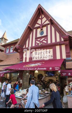 FRANKREICH. CALVADOS (14) TROUVILLE. FISCHMARKT Stockfoto
