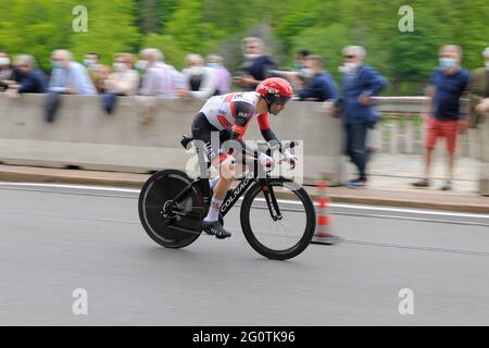 Diego Ulissi (Team UAE - Emirates) in Aktion während eines individuellen Zeitfahrens der Giro d'Italia fand vom 8. Bis 30. Mai 2021 statt. Die erste Etappe am 8. Mai war ein Zeitfahren von 8 Kilometern in den Straßen von Turin. Der Sieger dieser ersten Etappe ist der Italiener Filippo Ganna (Team Ineos Grenadiers). Sieger der Gesamtwertung ist der Kolumbianer Egan Bernal (Team Ineos Grenadier). Stockfoto