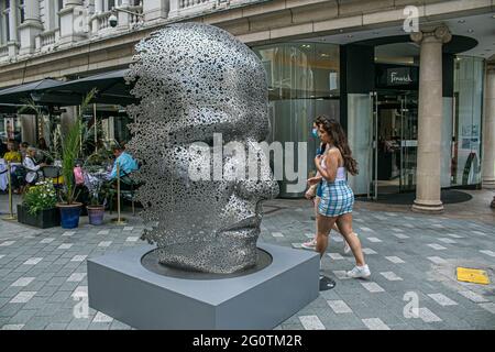 MAI FAIR LONDON 3 JUNI 2021 . SEO Young-Deok, Meditation 626, 2018 - vier öffentliche Kunstskulpturen zeitgenössischer Künstler im Rahmen des Mayfair Art Weekend's Sculpture Trail im Juni präsentiert von DER OPERA Gallery New Bond Street. Credit amer Ghazzal/Alamy Live News Stockfoto