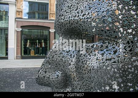 MAI FAIR LONDON 3 JUNI 2021 . SEO Young-Deok, Meditation 626, 2018 - vier öffentliche Kunstskulpturen zeitgenössischer Künstler im Rahmen des Mayfair Art Weekend's Sculpture Trail im Juni präsentiert von DER OPERA Gallery New Bond Street. Credit amer Ghazzal/Alamy Live News Stockfoto