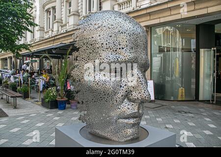 MAI FAIR LONDON 3 JUNI 2021 . SEO Young-Deok, Meditation 626, 2018 - vier öffentliche Kunstskulpturen zeitgenössischer Künstler im Rahmen des Mayfair Art Weekend's Sculpture Trail im Juni präsentiert von DER OPERA Gallery New Bond Street. Credit amer Ghazzal/Alamy Live News Stockfoto