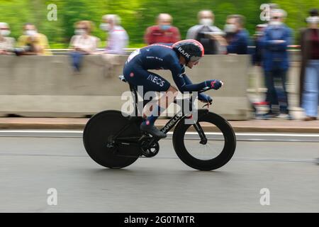 Turin, Italien. Mai 2021. Gianni Moscon (Team Ineos Grenadiers) in Aktion während eines individuellen Zeitfahrens.der Giro d'Italia fand vom 8. Bis 30. Mai 2021 statt. Die erste Etappe am 8. Mai war ein Zeitfahren von 8 Kilometern in den Straßen von Turin. Der Sieger dieser ersten Etappe ist der Italiener Filippo Ganna (Team Ineos Grenadiers). Sieger der Gesamtwertung ist der Kolumbianer Egan Bernal (Team Ineos Grenadier). (Foto: Laurent Coust/SOPA Images/Sipa USA) Quelle: SIPA USA/Alamy Live News Stockfoto