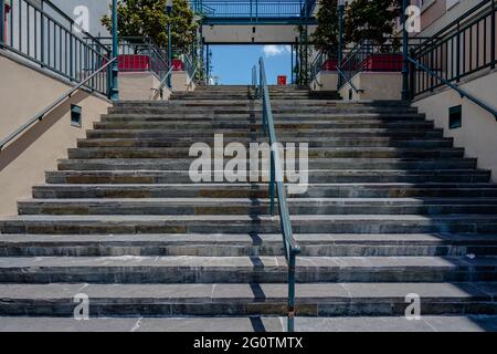 Foto mit Blick auf eine Außentreppe in New Orleans, LA. Stockfoto