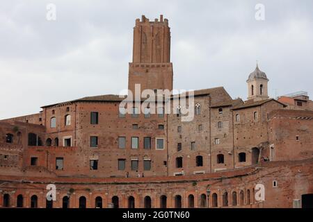 Trajans Markt mit dominierten Turm der Miliz in Rom, Italien Stockfoto