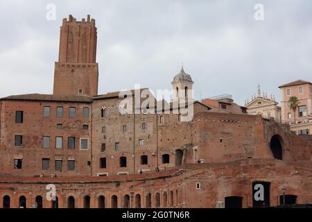 Trajans Markt mit dominierten Turm der Miliz in Rom, Italien Stockfoto