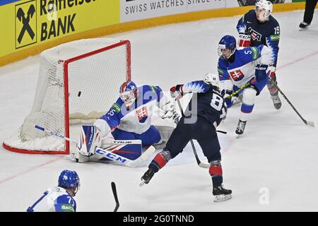 Riga, Lettland. Juni 2021. Conor Garland aus den USA, erzielt beim Viertelfinalspiel der IIHF Eishockey-Weltmeisterschaft 2021 USA gegen Slowakei, das am 3. Juni 2021 in Riga, Lettland, gespielt wurde. Quelle: VIT Simanek/CTK Photo/Alamy Live News Stockfoto