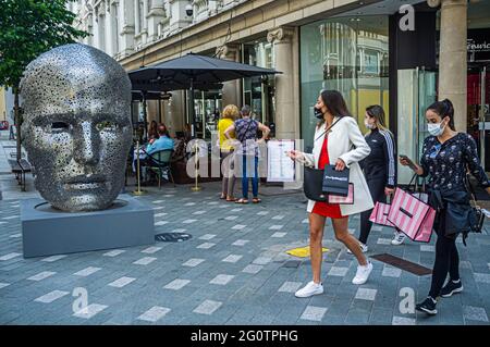 MAI FAIR LONDON 3 JUNI 2021 . SEO Young-Deok, Meditation 626, 2018 - vier öffentliche Kunstskulpturen zeitgenössischer Künstler im Rahmen des Mayfair Art Weekend's Sculpture Trail im Juni präsentiert von DER OPERA Gallery New Bond Street. Credit amer Ghazzal/Alamy Live News Stockfoto