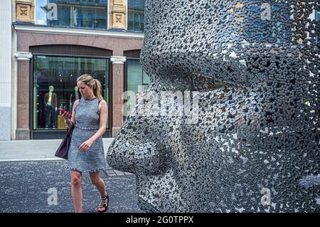 MAI FAIR LONDON 3 JUNI 2021 . SEO Young-Deok, Meditation 626, 2018 - vier öffentliche Kunstskulpturen zeitgenössischer Künstler im Rahmen des Mayfair Art Weekend's Sculpture Trail im Juni präsentiert von DER OPERA Gallery New Bond Street. Credit amer Ghazzal/Alamy Live News Stockfoto