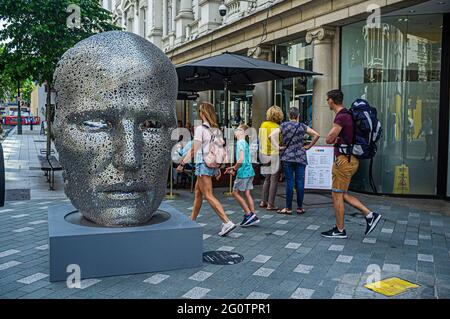 MAI FAIR LONDON 3 JUNI 2021 . SEO Young-Deok, Meditation 626, 2018 - vier öffentliche Kunstskulpturen zeitgenössischer Künstler im Rahmen des Mayfair Art Weekend's Sculpture Trail im Juni präsentiert von DER OPERA Gallery New Bond Street. Credit amer Ghazzal/Alamy Live News Stockfoto