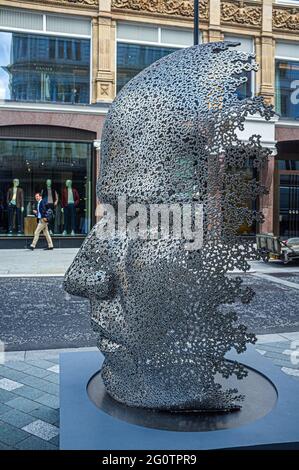 MAI FAIR LONDON 3 JUNI 2021 . SEO Young-Deok, Meditation 626, 2018 - vier öffentliche Kunstskulpturen zeitgenössischer Künstler im Rahmen des Mayfair Art Weekend's Sculpture Trail im Juni präsentiert von DER OPERA Gallery New Bond Street. Credit amer Ghazzal/Alamy Live News Stockfoto