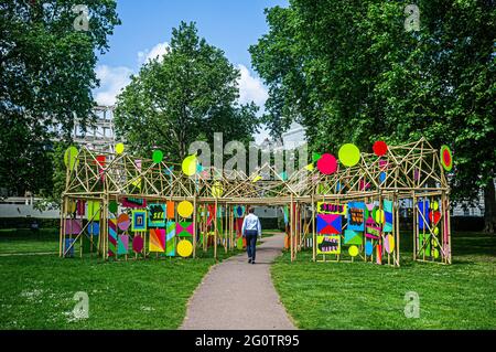 MAYFAIR LONDON 3 Juni 2021 . Sehen Sie sich im Rahmen des Mayfair Art Weekend's Sculpture Trail im Juni auf dem Grosvenor Square durch, der von der OPERA Gallery New Bond Street präsentiert wird. Credit amer Ghazzal/Alamy Live News Stockfoto