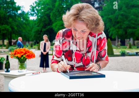 Apeldoorn, Niederlande. Juni 2021. Prinzessin Margriet von den Niederlanden im Palast het Loo in Apeldoorn, am 03. Juni 2021, taufig die offiziellen Invictus Games Den Haag 2020 Tulip, die invictus Games Den Haag 2020 wurden zweimal verschoben und wird jetzt vom 16. Bis 22. April 2022 stattfinden Quelle: Rotalpool/Wesley de Wit/ Albert Nieboer/Netherlands OUT/Point de Vue OUT/dpa/Alamy Live News Stockfoto